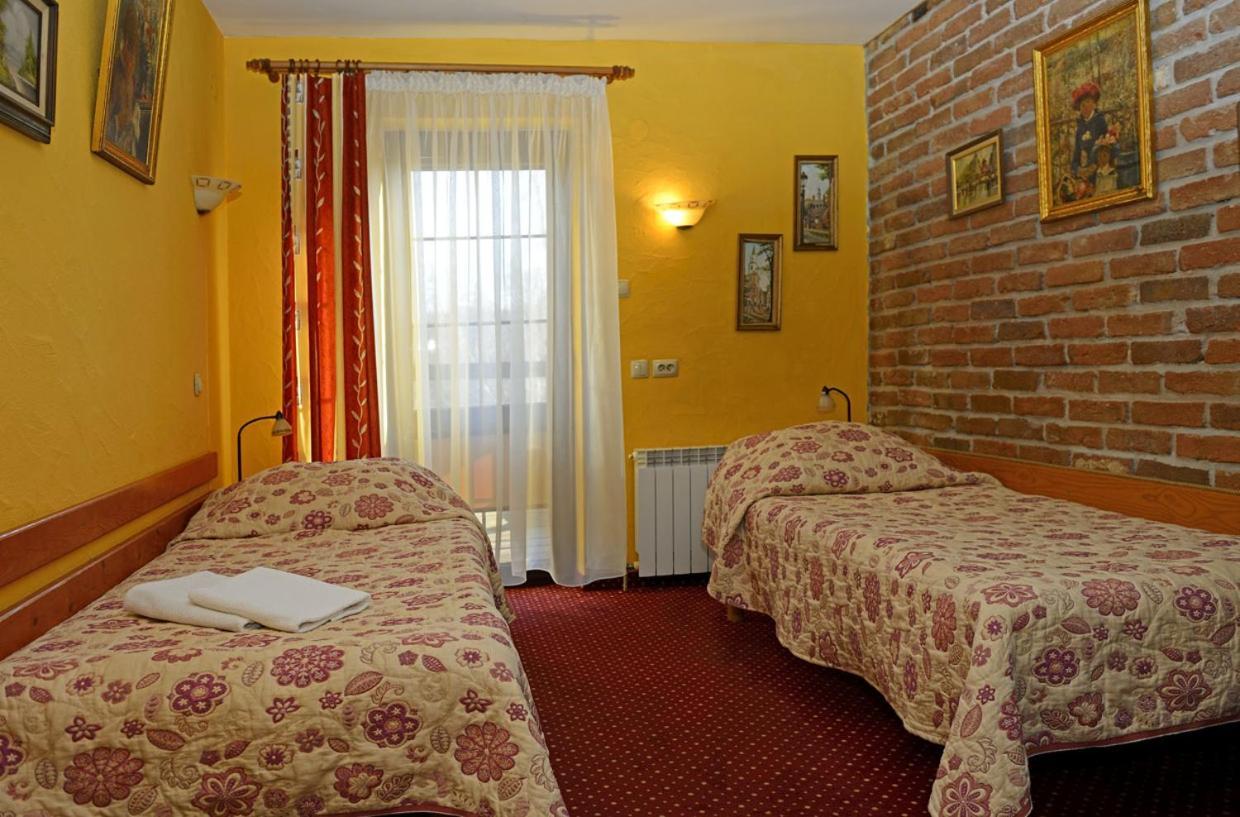 Hotel Restauracja Jas Wedrowniczek Rymanow Экстерьер фото