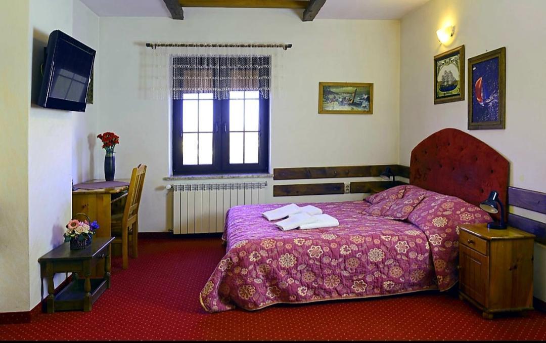 Hotel Restauracja Jas Wedrowniczek Rymanow Экстерьер фото