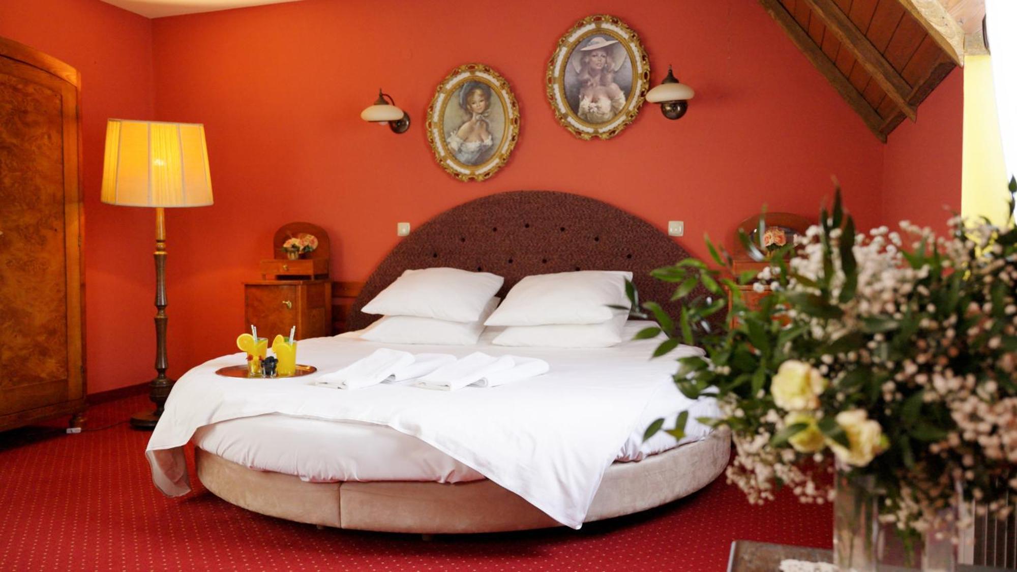 Hotel Restauracja Jas Wedrowniczek Rymanow Экстерьер фото