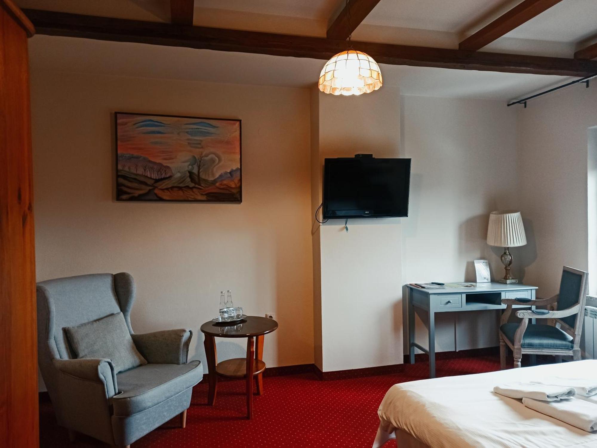 Hotel Restauracja Jas Wedrowniczek Rymanow Экстерьер фото