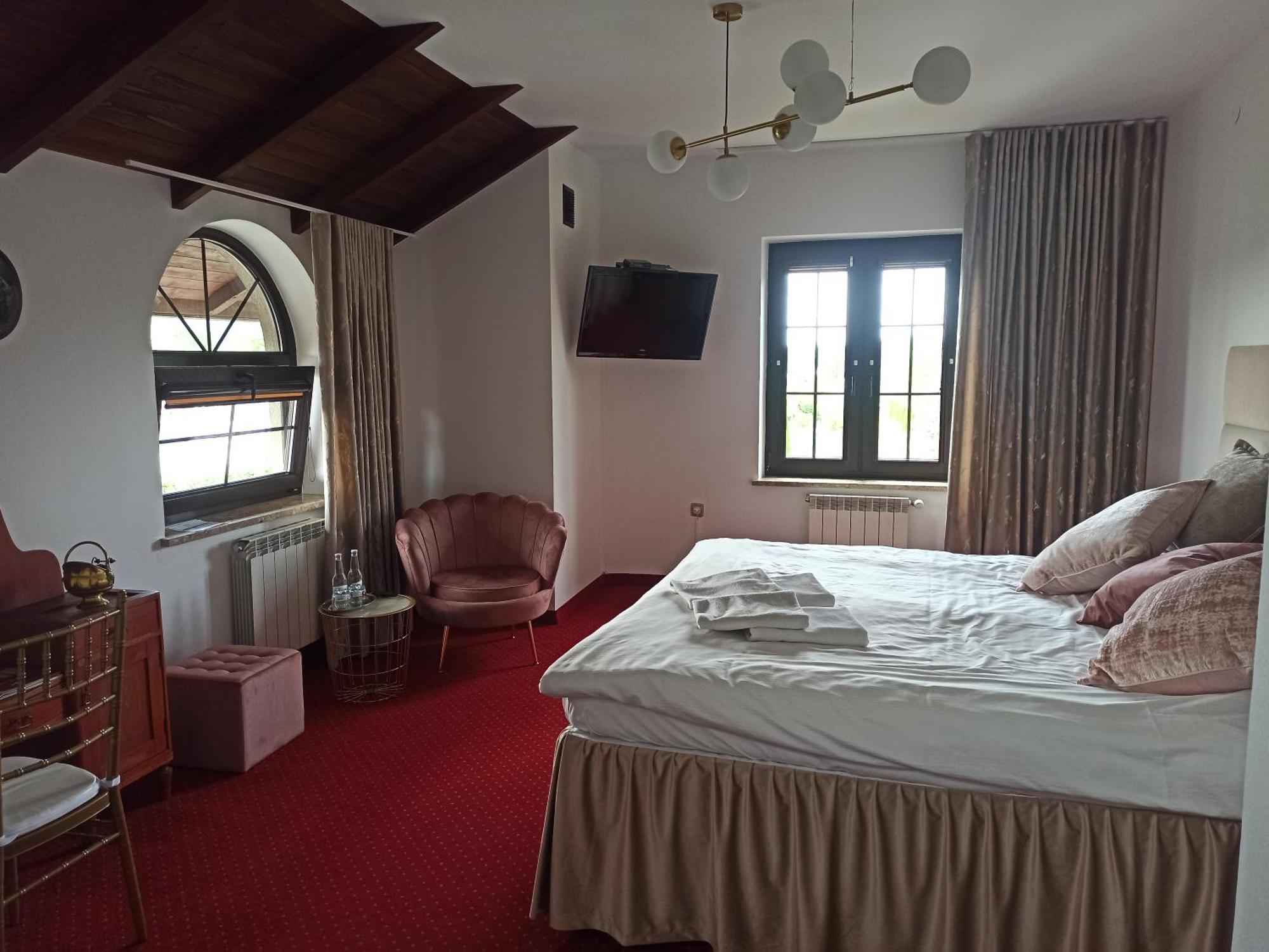 Hotel Restauracja Jas Wedrowniczek Rymanow Экстерьер фото